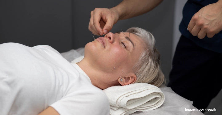 Tratamentos alternativos, como a acupuntura, são novas abordagens no tratamento da ansiedade na terceira idade
